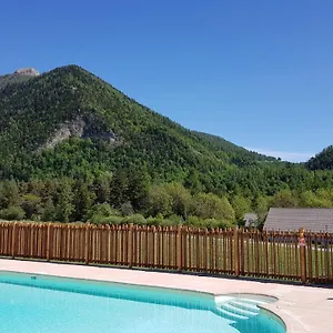 https://camping-les-auches.fr-provencehotel.com