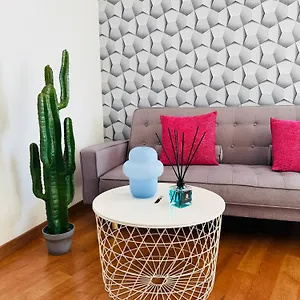 https://apt-comecasa-2-bedrooms-larga.it-lombardy.com