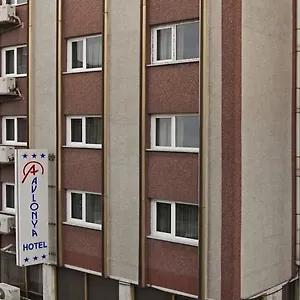 verificați disponibilitatea